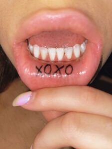 Que debes saber sobre los tatuajes en el labio