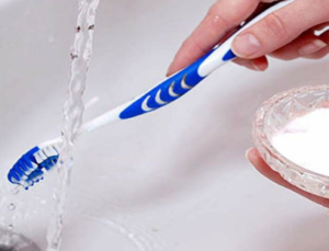 suplantar el cepillado de los dientes con pasta